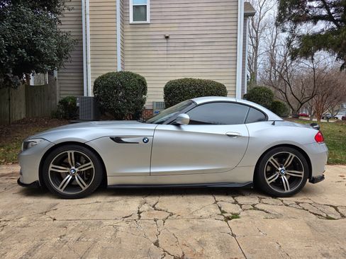 Used 2011 BMW Z4 sDrive35is image 16