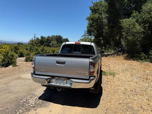 Used 2015 Toyota Tacoma PreRunner w/ TRD Off-Road Package RWD image 5