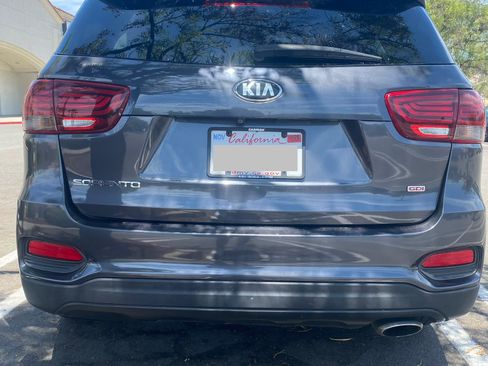 Used 2019 Kia Sorento FWD image 1