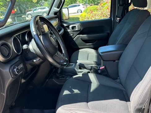 Used 2019 Jeep Wrangler Unlimited Sport S AWD/4WD image 13