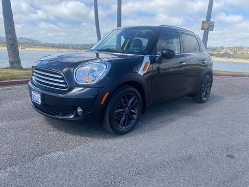 Used 2014 MINI Cooper Countryman FWD image 2