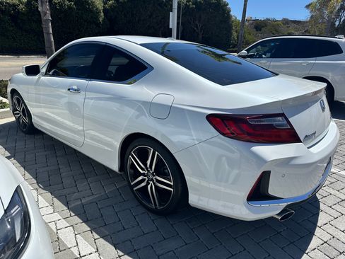 Used 2017 Honda Accord Touring image 4