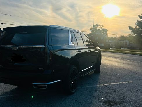 Used 2023 Cadillac Escalade Premium Luxury AWD/4WD image 12