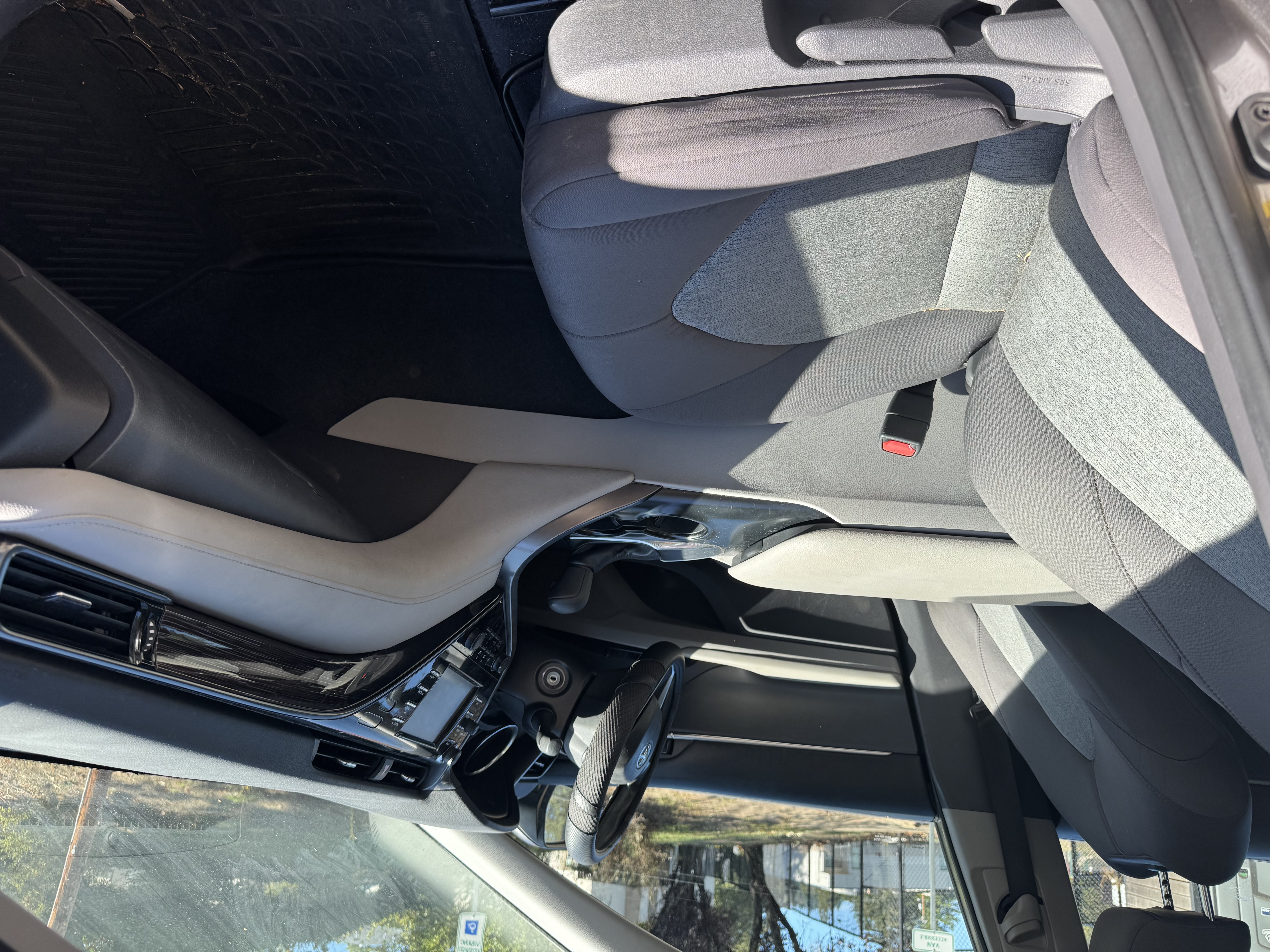 Used 2019 Toyota Camry LE FWD image 25