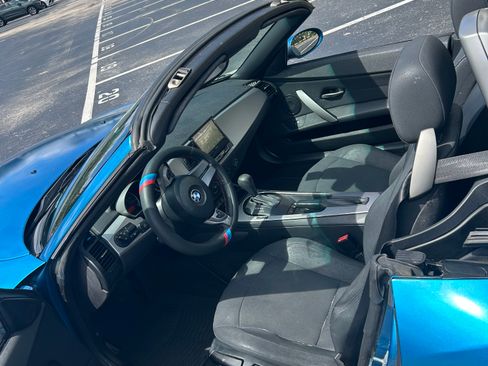 Used 2005 BMW Z4 2.5i image 12