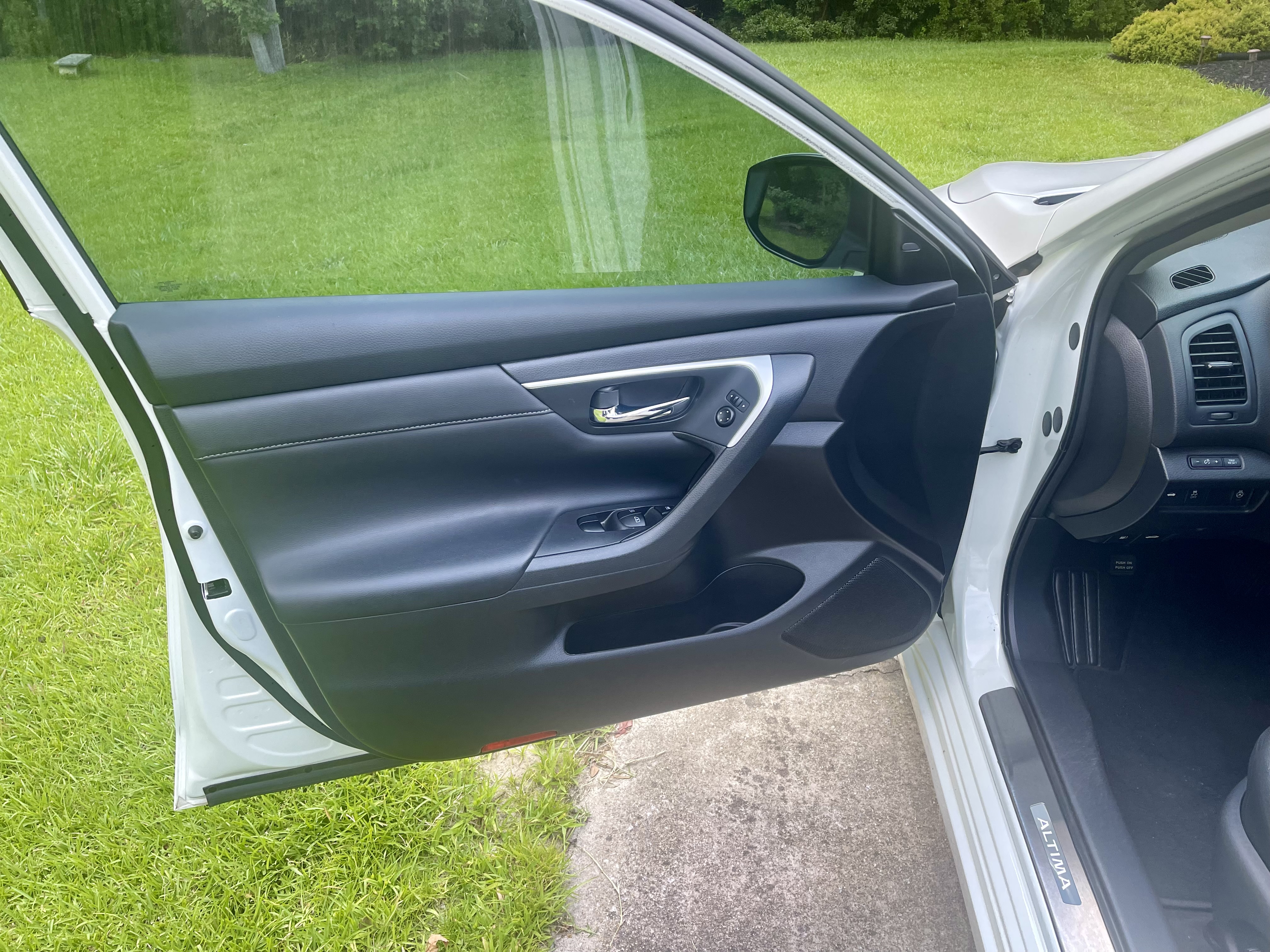 Used 2016 Nissan Altima 3.5 SL w/ 3.5 Technology Package FWD image 18