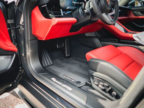 Used 2025 Porsche Taycan GTS image 29