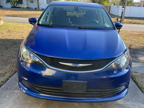 Used 2018 Chrysler Pacifica LX image 6