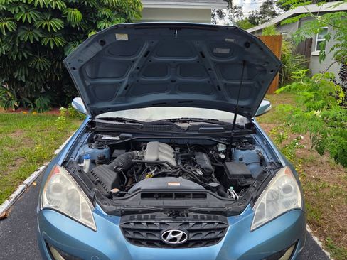 Used 2012 Hyundai Genesis 3.8 RWD image 5