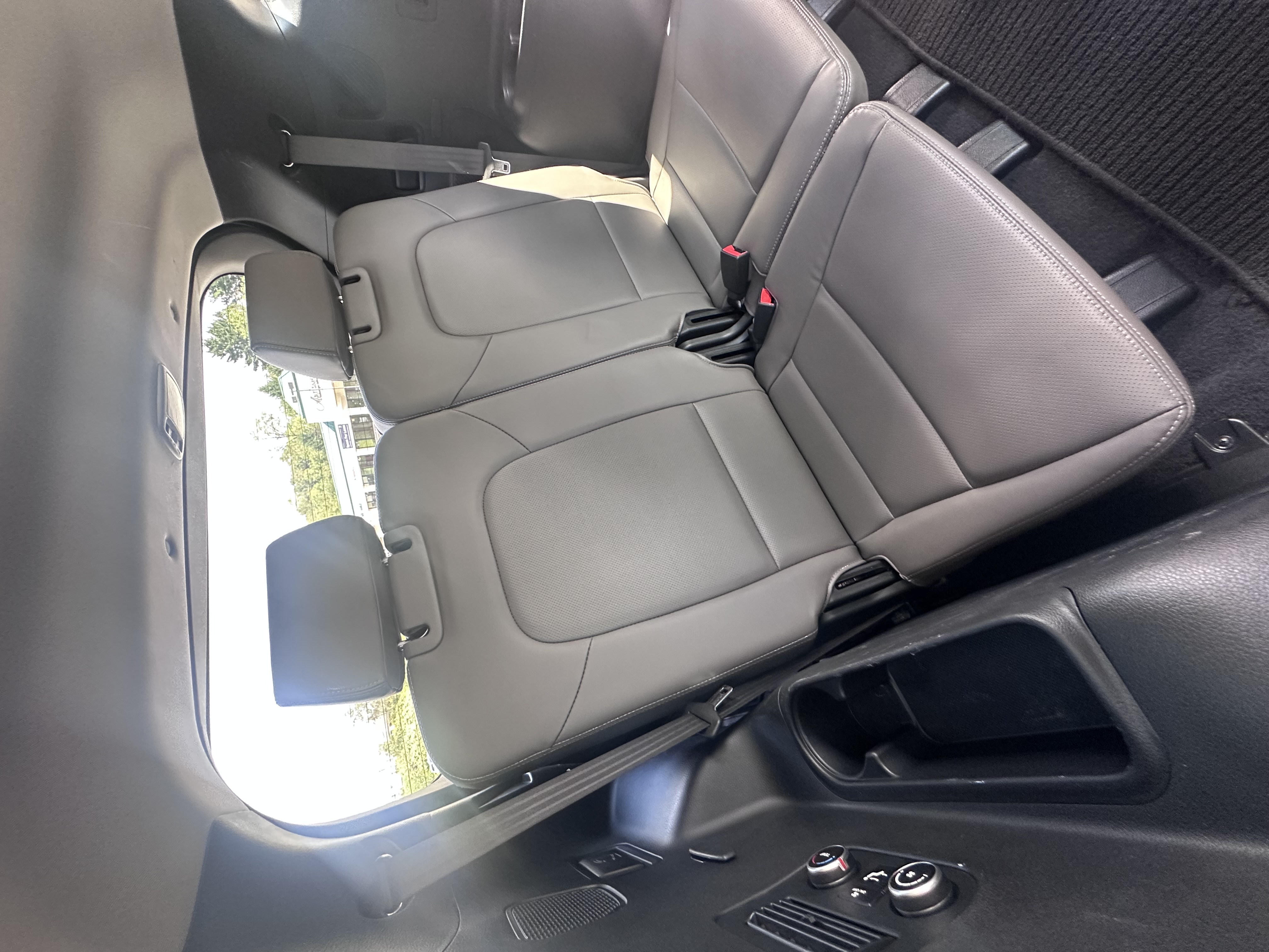 Used 2015 Hyundai Santa Fe Limited w/ Option Group 04 AWD/4WD image 27