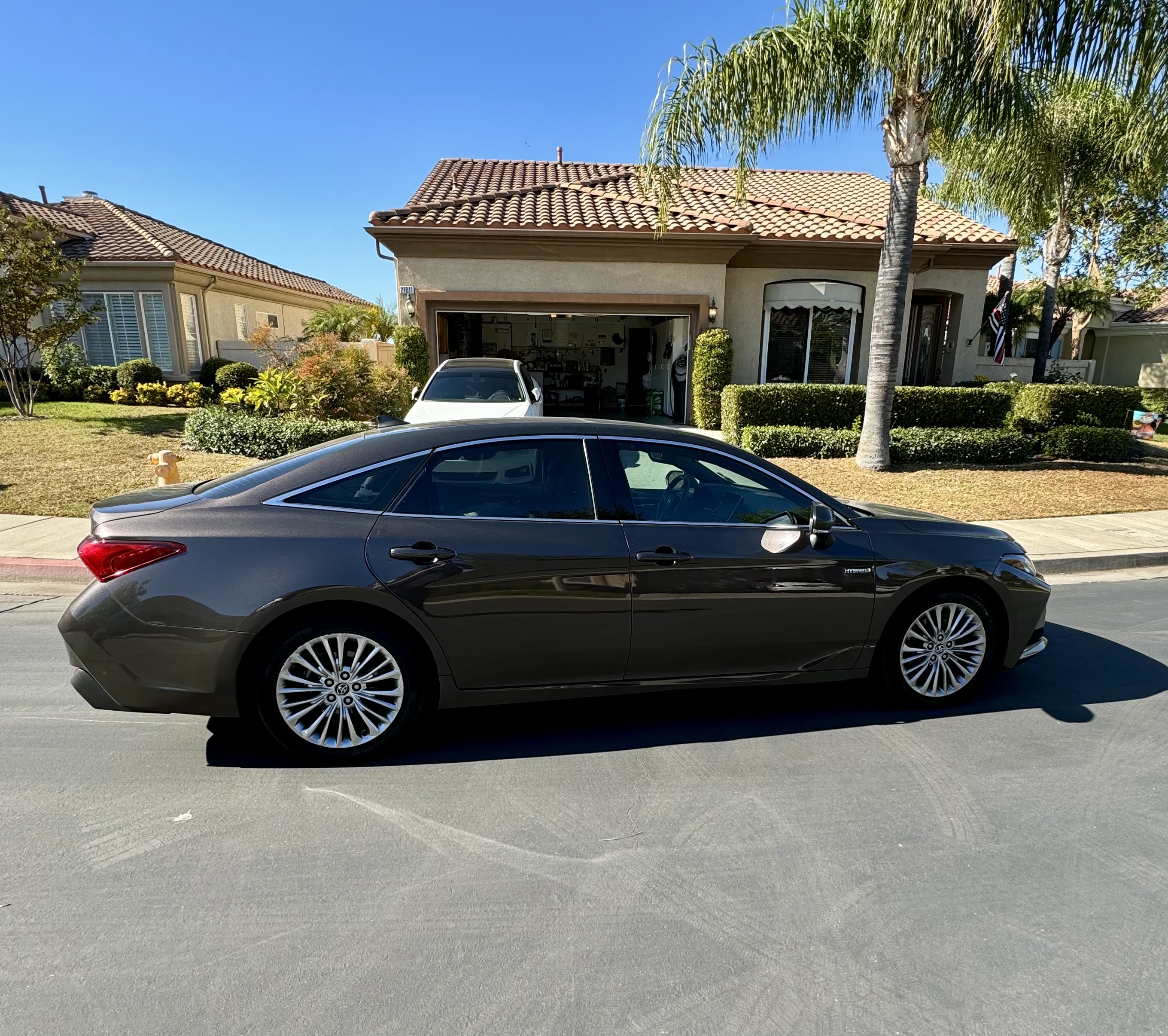 Used 2020 Toyota Avalon Limited w/ Advanced Safety Package FWD image 4
