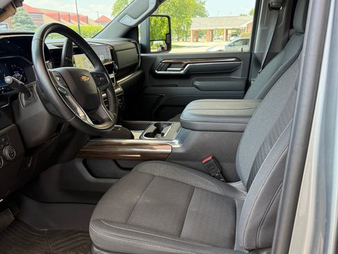 Used 2024 Chevrolet Silverado 2500 LT AWD/4WD image 6