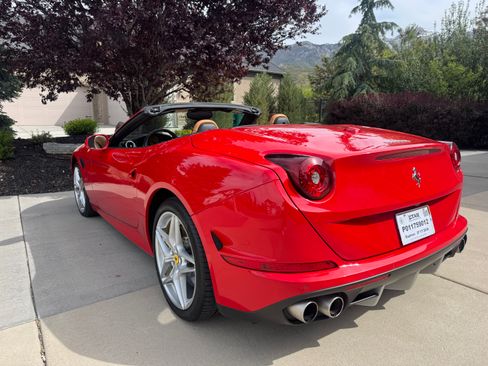 Used 2015 Ferrari California T RWD image 13