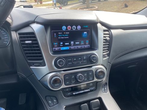 Used 2017 Chevrolet Suburban LT image 8