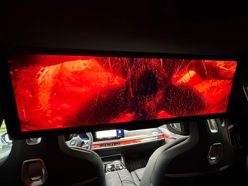 Used 2024 BMW i7 M70 image 11