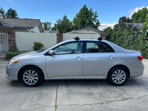 Used 2012 Toyota Corolla LE w/ Preferred Accessory Pkg FWD image 4