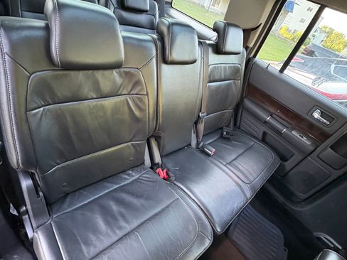 Used 2011 Ford Flex SEL w/ Convenience Pkg FWD image 2
