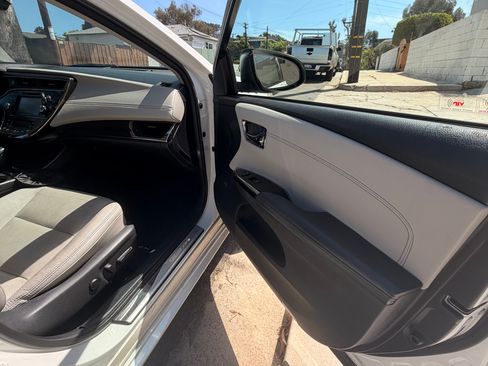 Used 2016 Toyota Avalon Limited w/ Toyota Safety Sense Package FWD image 9