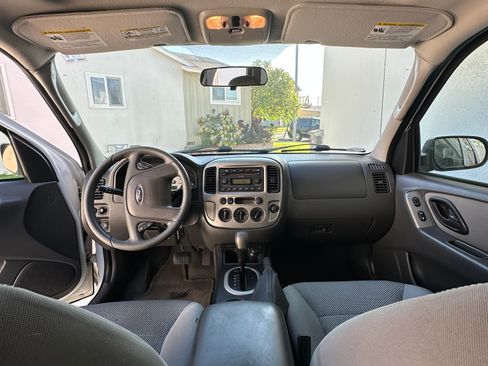 Used 2005 Ford Escape XLT FWD image 7