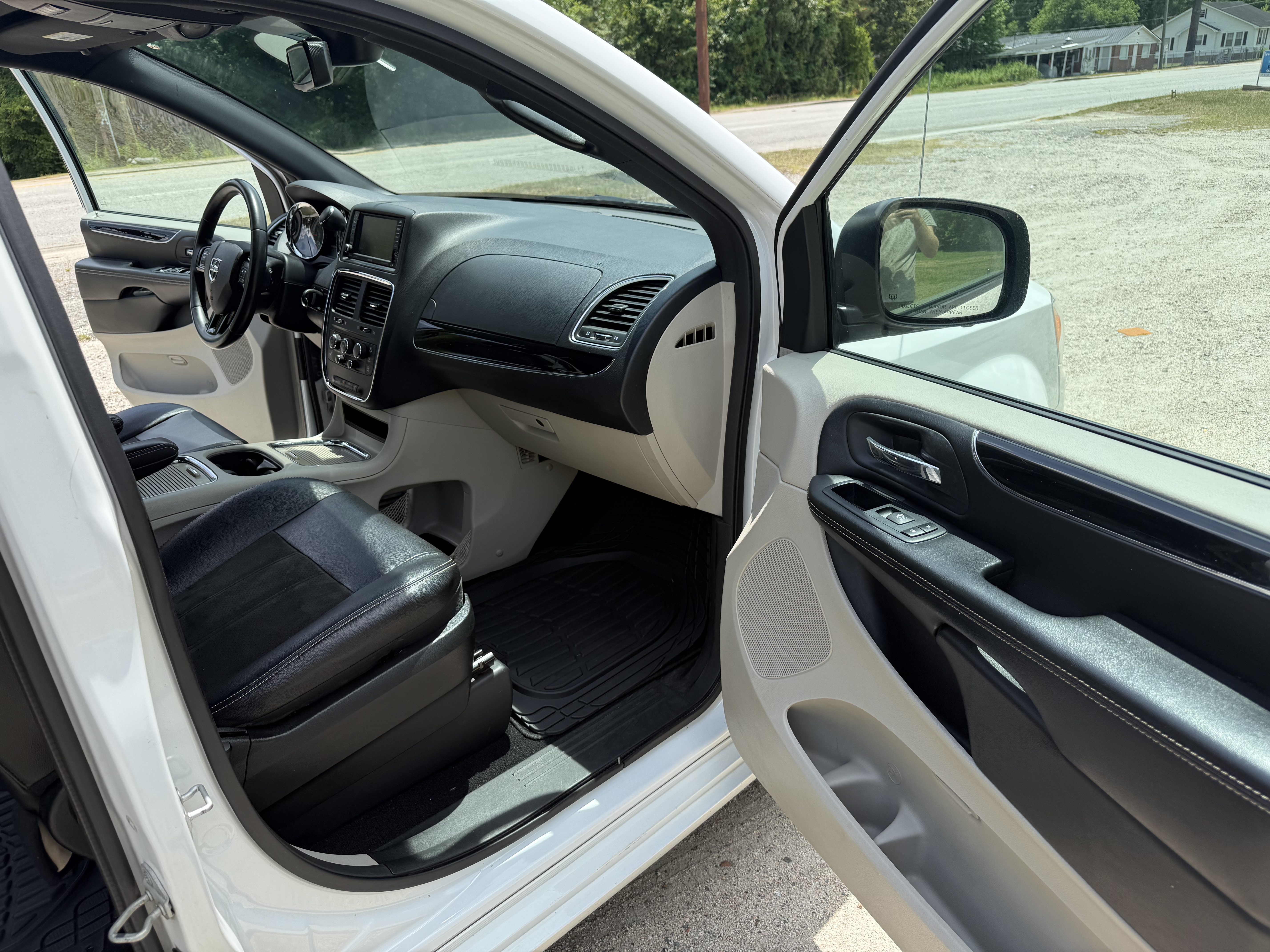 Used 2019 Dodge Grand Caravan SXT FWD image 13