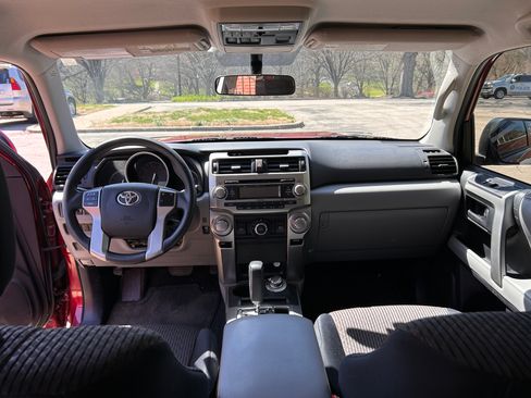 Used 2013 Toyota 4Runner SR5 image 19