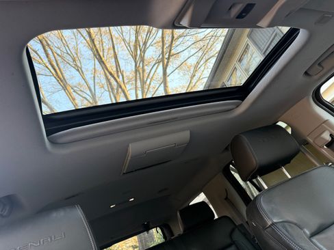 Used 2015 GMC Yukon Denali w/ Premium Package image 13