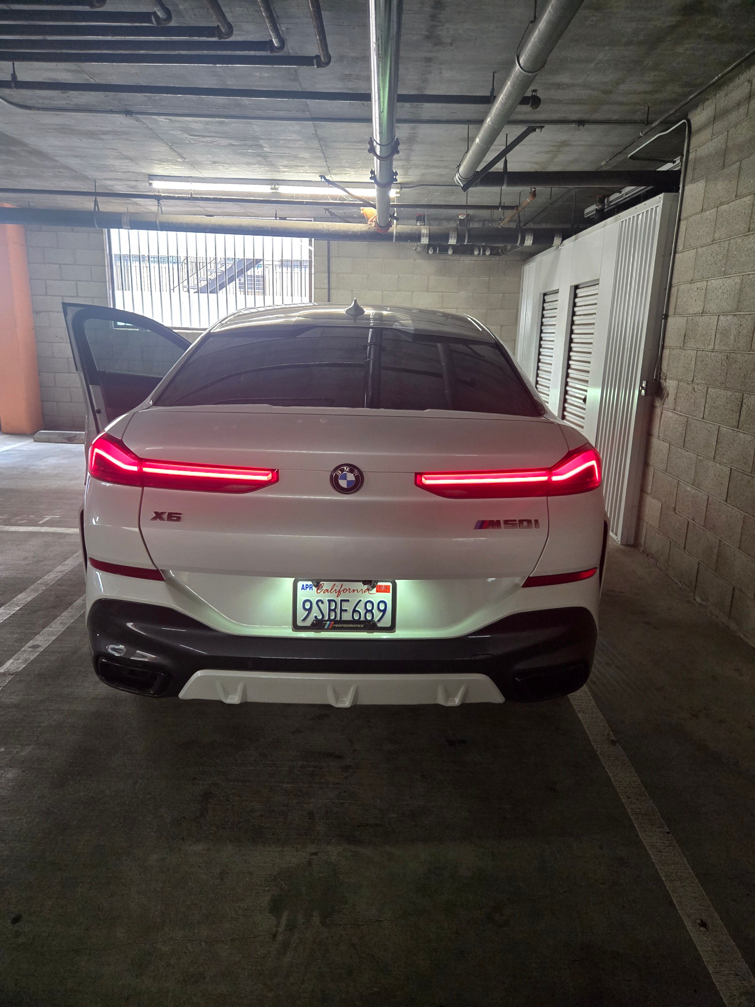 Used 2022 BMW X6 M50i AWD/4WD image 9