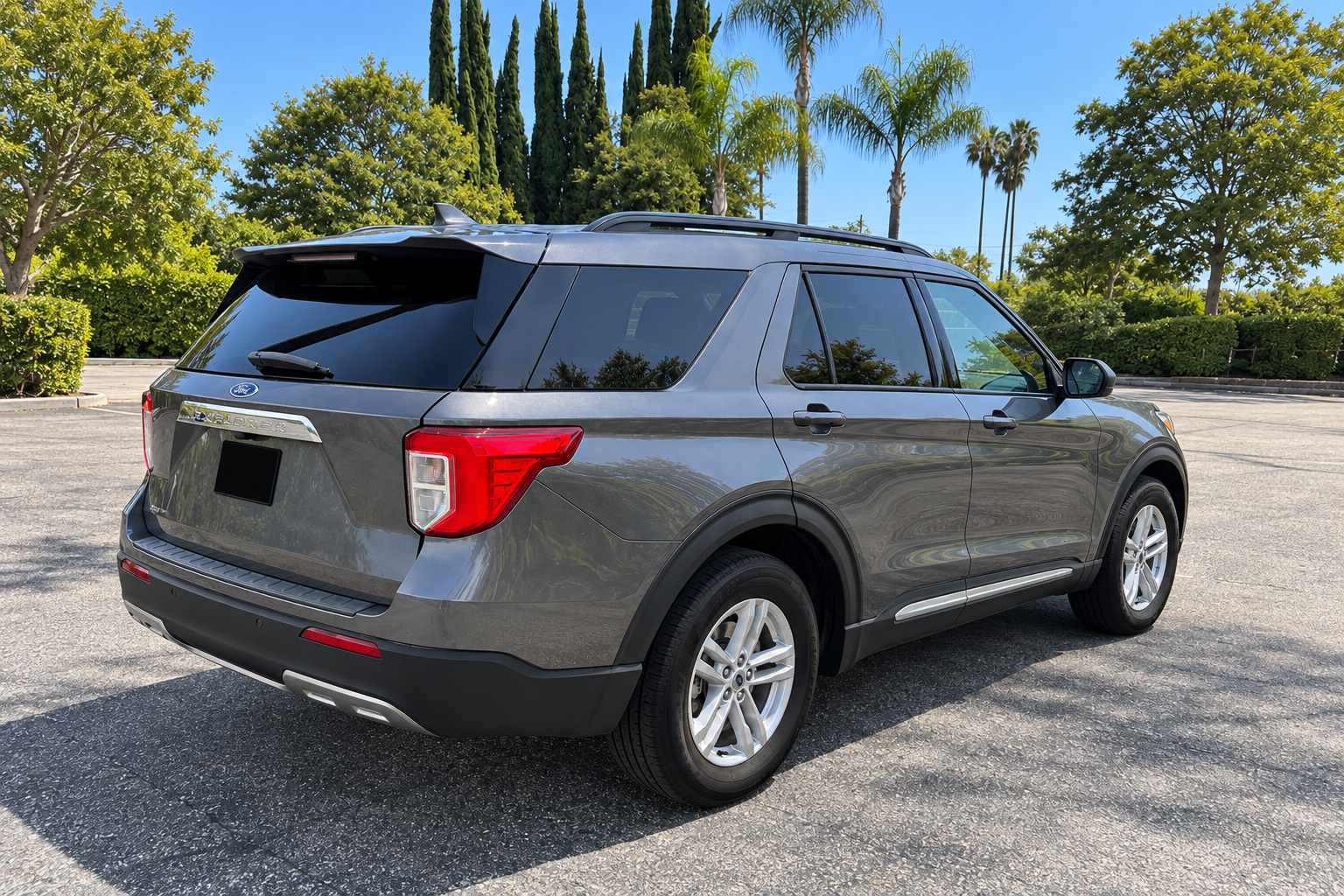 Used 2023 Ford Explorer XLT w/ Equipment Group 202A RWD image 4
