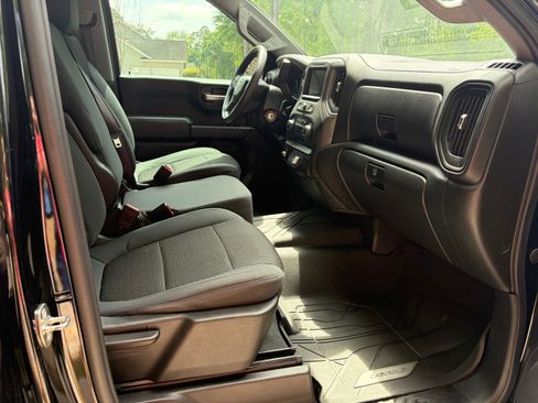 Used 2020 Chevrolet Silverado 1500 Custom w/ Custom Value Package AWD/4WD image 14