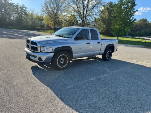Used 2005 Dodge Ram 1500 Truck 2WD Quad Cab image 2