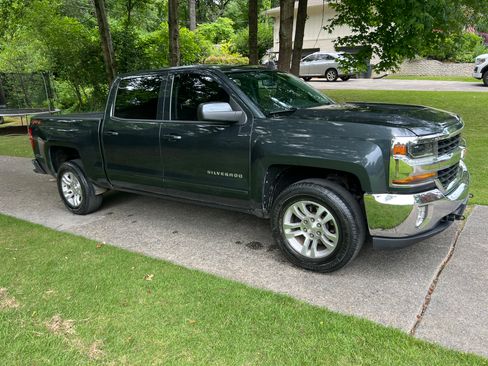 Used 2018 Chevrolet Silverado 1500 LT w/ All Star Edition AWD/4WD image 2