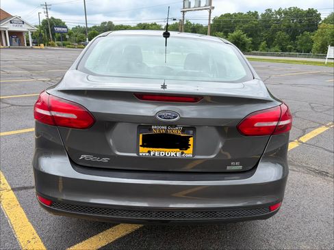 Used 2017 Ford Focus SE FWD image 6