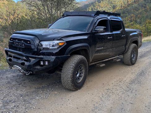 Used 2016 Toyota Tacoma TRD Off-Road w/ Premium & Technology Package image 1
