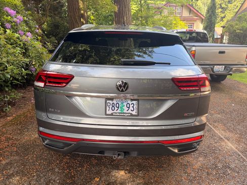 Used 2020 Volkswagen Atlas Cross Sport SE AWD/4WD image 2