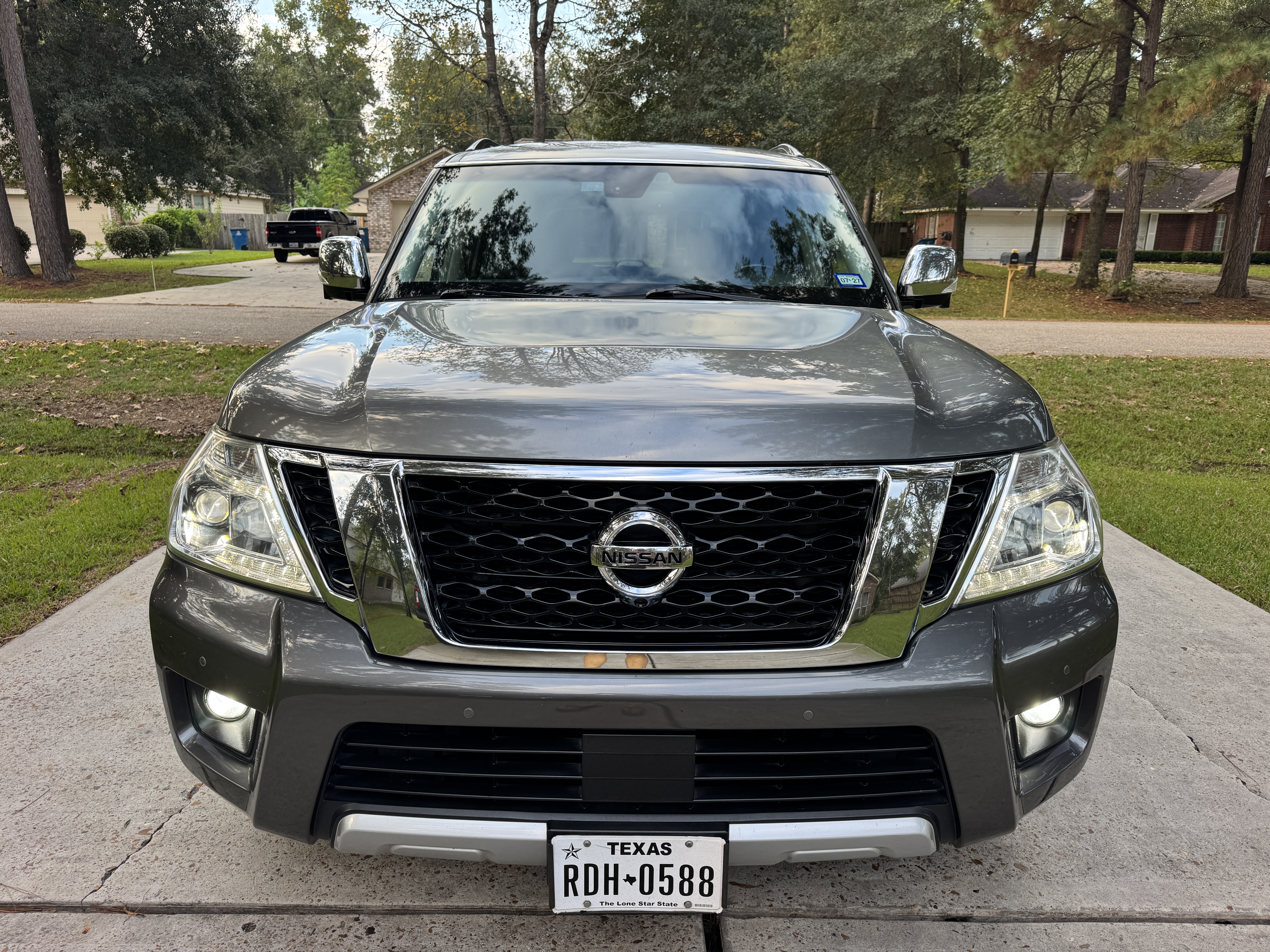 Used 2017 Nissan Armada Platinum w/ Interior Lighting Package RWD image 5