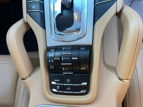 Used 2011 Porsche Cayenne Turbo AWD/4WD image 13
