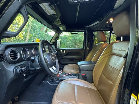 Used 2020 Jeep Gladiator Overland w/ Dual Top Group AWD/4WD image 4