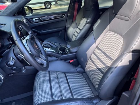 Used 2022 Porsche Cayenne GTS AWD/4WD image 14