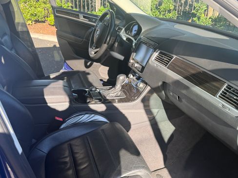 Used 2016 Volkswagen Touareg Executive image 15