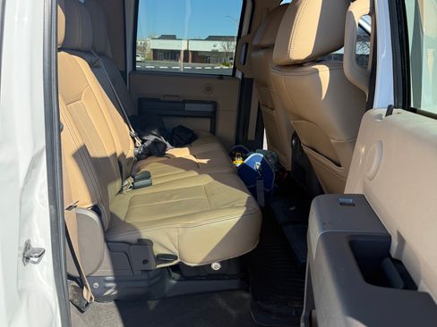 Used 2011 Ford F250 Lariat w/ Lariat Interior Pkg image 14