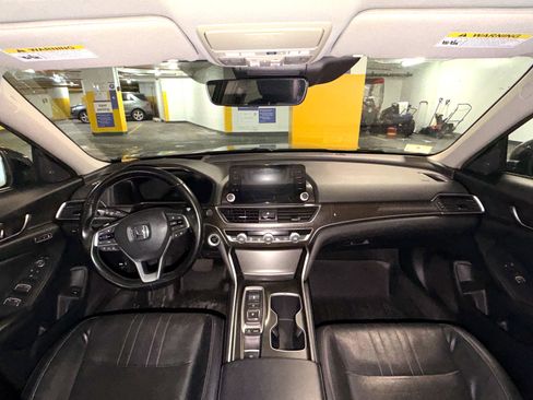 Used 2018 Honda Accord Touring image 14