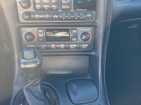 Used 2001 Chevrolet Corvette Convertible w/ Preferred Equipment Group2 image 10