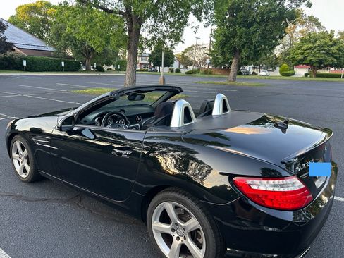 Used 2012 Mercedes-Benz SLK 250 image 2