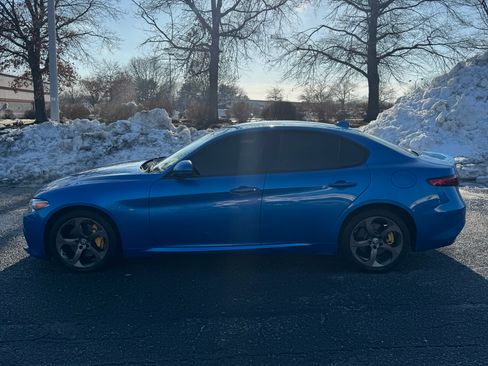 Used 2019 Alfa Romeo Giulia AWD w/ Quick Order Package 22J Sport image 4