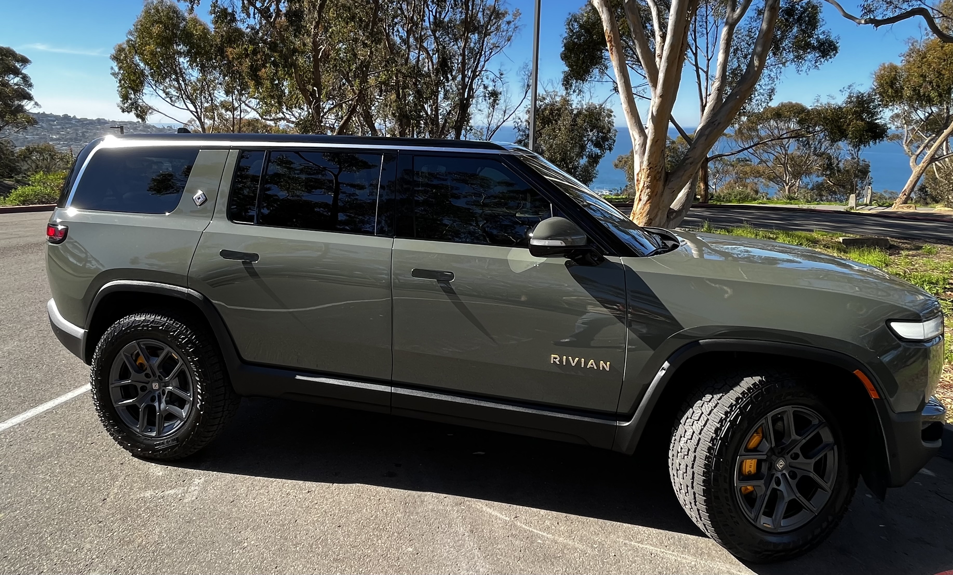 Used 2022 Rivian R1S Launch Edition Quad AWD/4WD image 5