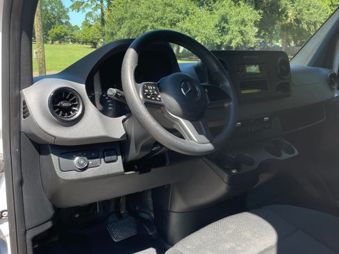 Used 2020 Mercedes-Benz Sprinter 2500 image 22