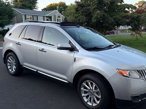 Used 2013 Lincoln MKX AWD image 2