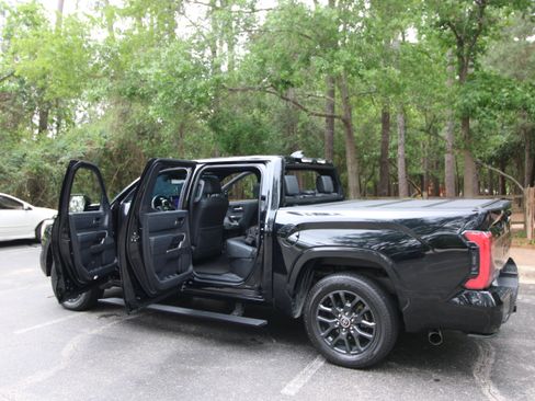 Used 2022 Toyota Tundra Platinum image 17