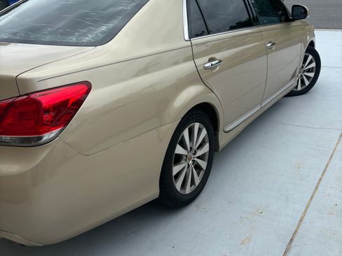 Used 2011 Toyota Avalon Limited image 2