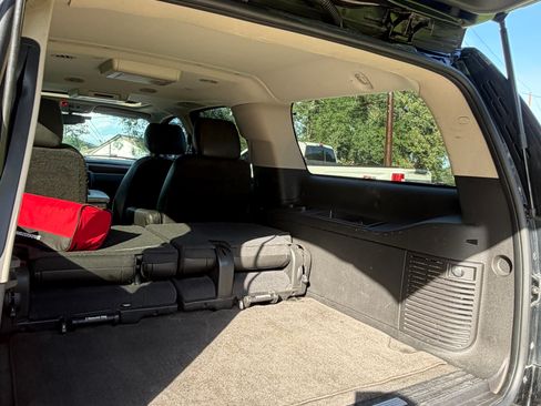 Used 2011 GMC Yukon XL Denali AWD/4WD image 13
